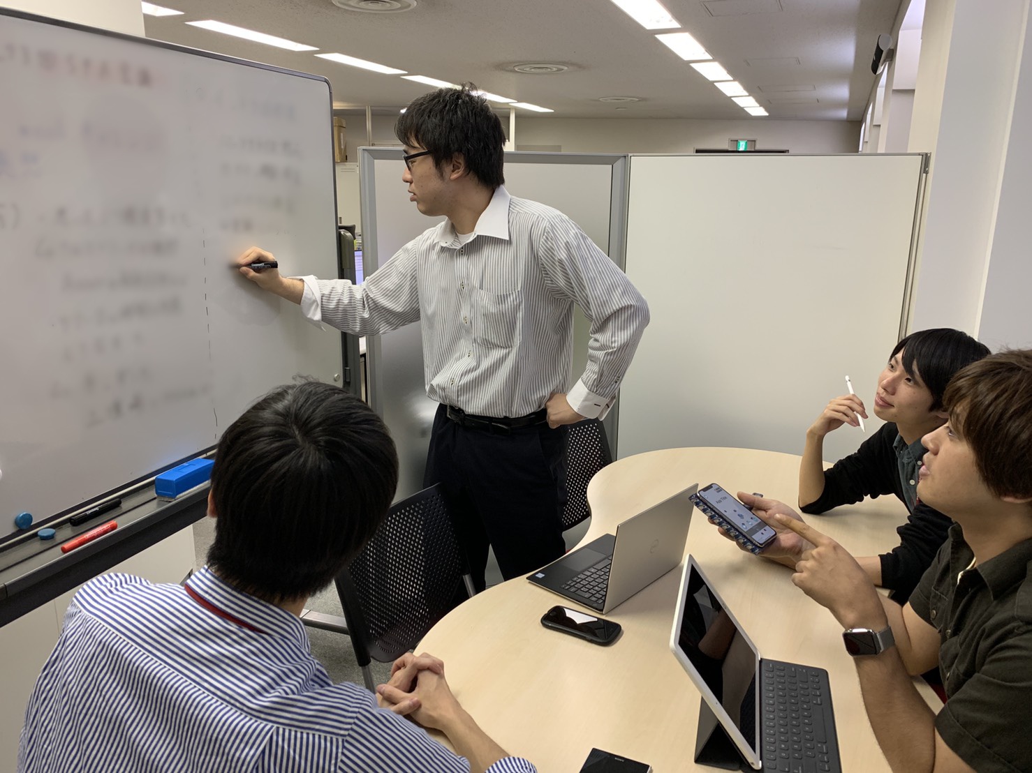 東京本社 ミーティングスペース